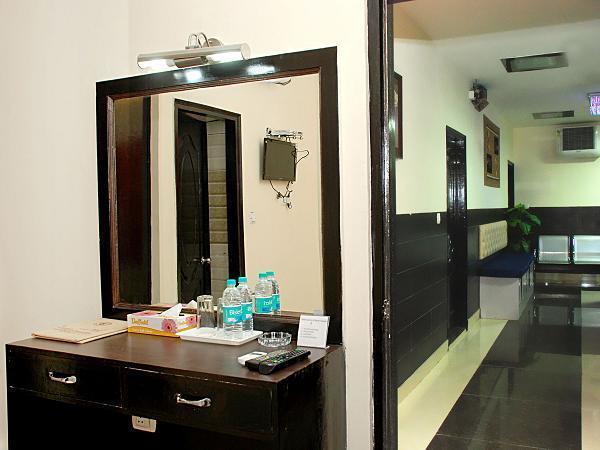 Lazeez Hotel New Delhi Exterior foto